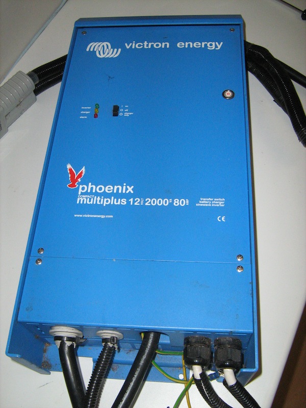 Victron Phoenix Multiplus Compact 12 / 2000 / 80 inverter / charger.